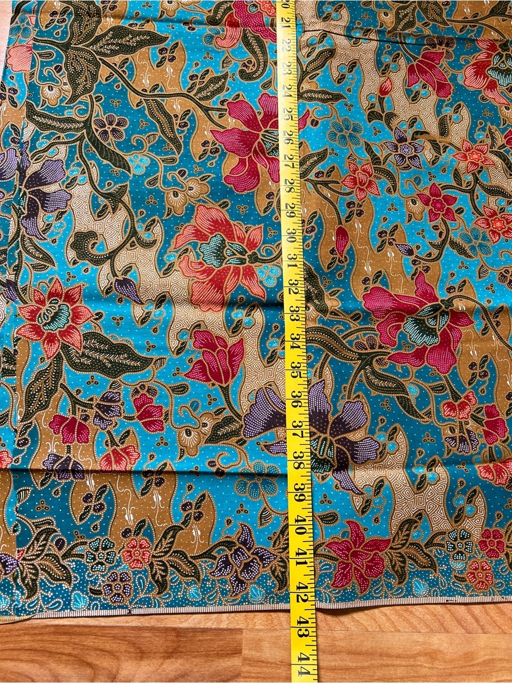 Batik Ratna Dewi Teal Cotton Fabric with Gold Vine Motif 2 meters - Picture 6 of 10